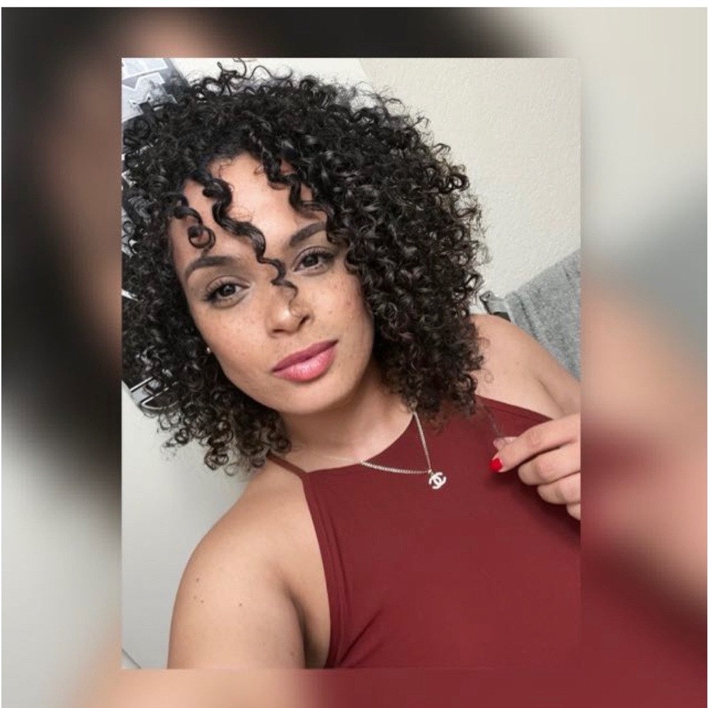 Meet your Posher, Yanyll